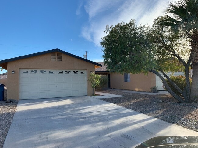 Building Photo - 3350 Tomahawk Dr Unit 1