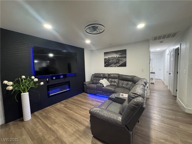 Photo - 5372 Princess Jean St