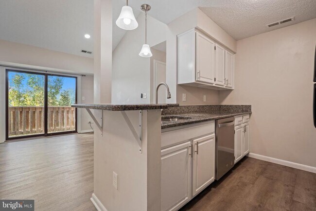 Photo - 607 Ravens Crest Dr