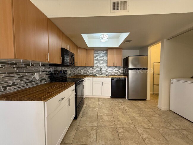 Photo - 2146 E 10th St Unit 1