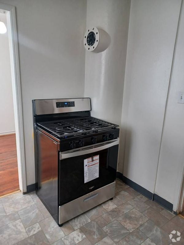 Building Photo - 825 61st St Rental
