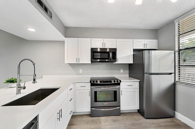 Photo - 3636 Whitehall Dr Unidad 402
