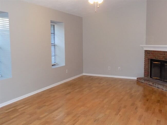 Photo - 133 Whetherbine Way W