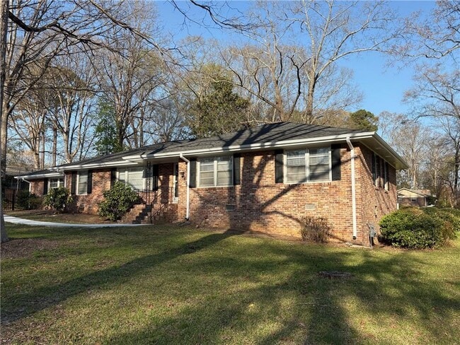 Photo - 619 Grove Pkwy SE