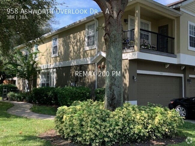 Building Photo - Conveniently Located Three Bedroom Townhou... Rental