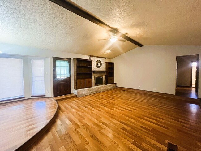 Photo - Norman. 3 bed, 2bath, 2 car garage with storm shelter