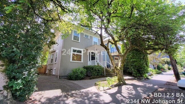 Building Photo - Beautiful Vintage 3 BD | 2.5 BA Home - Nob...