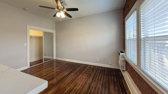 Photo - Leeward Apts...New York Style..Gorgeous Newly Remodeled!