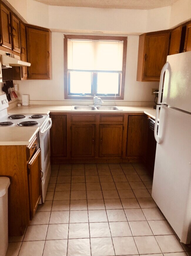 Kitchen - 60 Bertha St Unit C