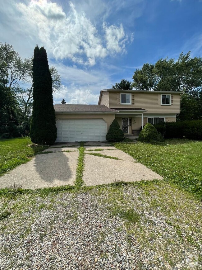 Building Photo - Beautiful 4 Bedroom Home in Ypsilanti! - F...