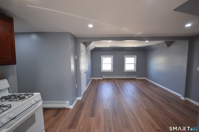 Photo - 70 Westfield Ave Unit 3rd Fl