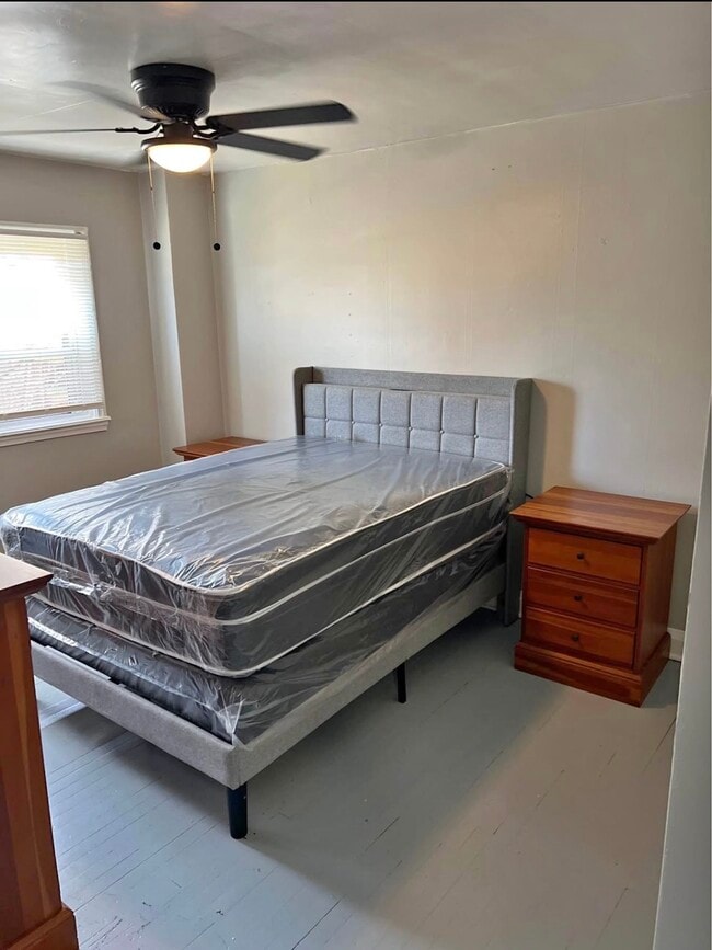 Building Photo - 3817 Cottage Ave