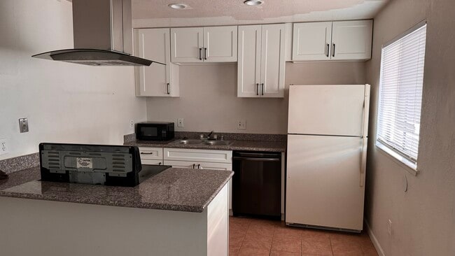 Photo - 203 Lualan Ln