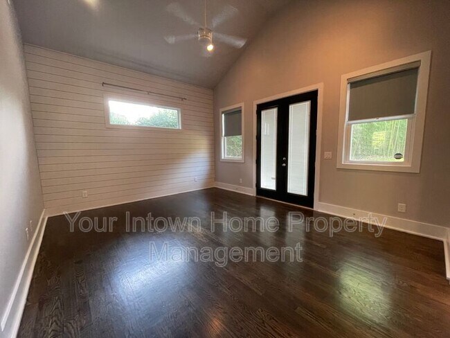 Photo - 26 Walthall St NE