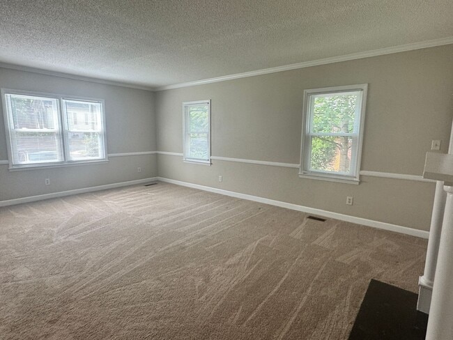 Photo - Spacious 3 bedroom apartment with Den and Huge Primary Suite