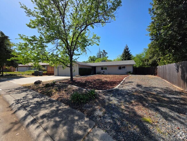 Building Photo - Charming Family Home for Rent in Auburn, C...