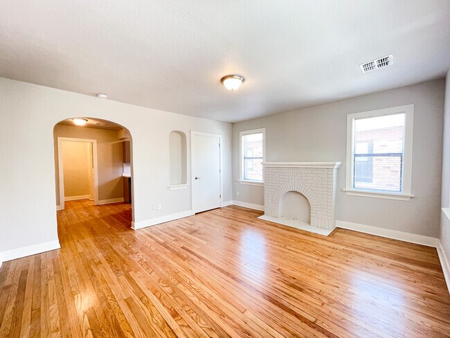 Photo - 831 & 835 East Drive