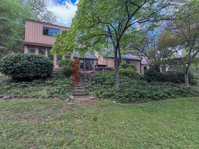 Photo - Furnished 4Bedroom/3.5 Bath Home in Ivy