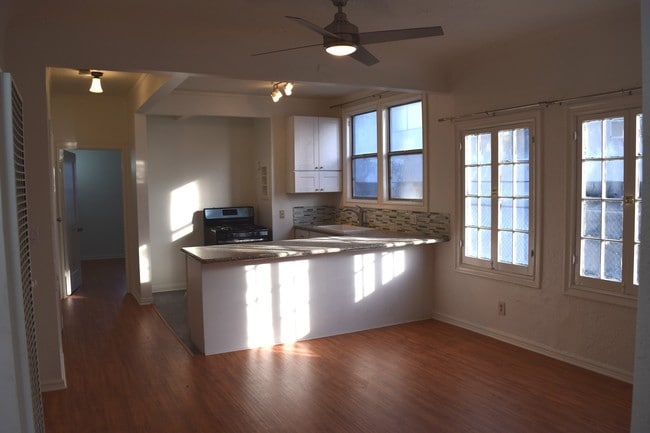 Building Photo - 1172 N Ardmore Ave Unit 1172