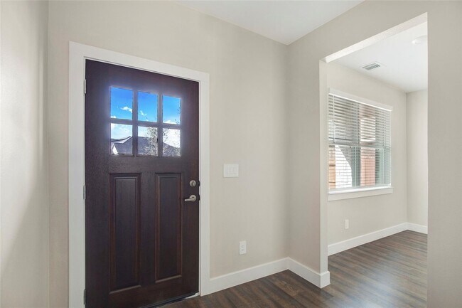 Photo - 423 Black Walnut Dr