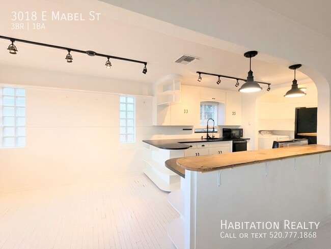 3018 E Mabel St