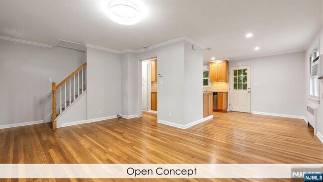 Photo - 464 Dorchester Rd