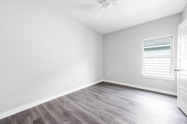 Photo - 16977 Glenheath St