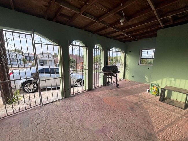 Photo - 717 1/2 O'Kane St