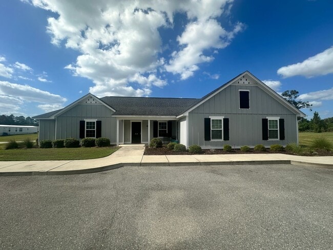 Building Photo - 2 Bedroom 1 Bath  Duplex in Hahira Unit 942 - P31