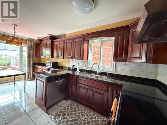 Photo - 87 Strathmore Dr