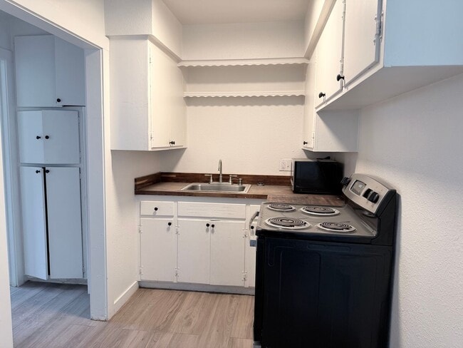 Photo - Recently remodeled 1 bedroom in West Redding