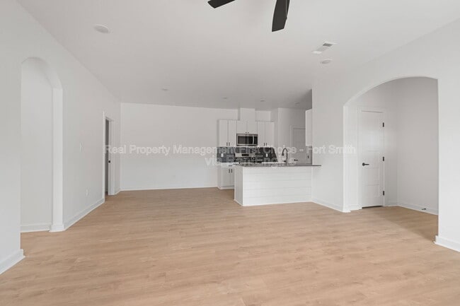 8900 Cambria Cir