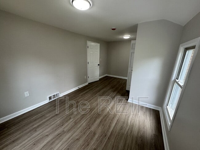 Photo - 2423 Walnut St