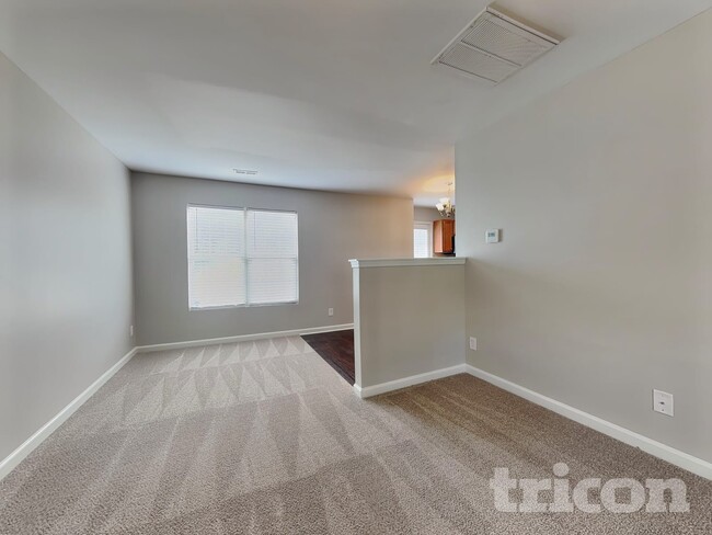 Photo - 2004 Blue Rock Ct