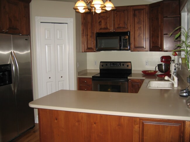 Photo - 1005 E 750 S