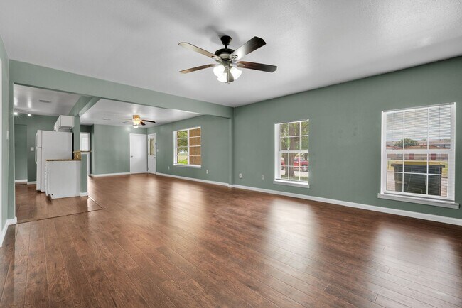 Photo - 417 E Lindbergh Blvd
