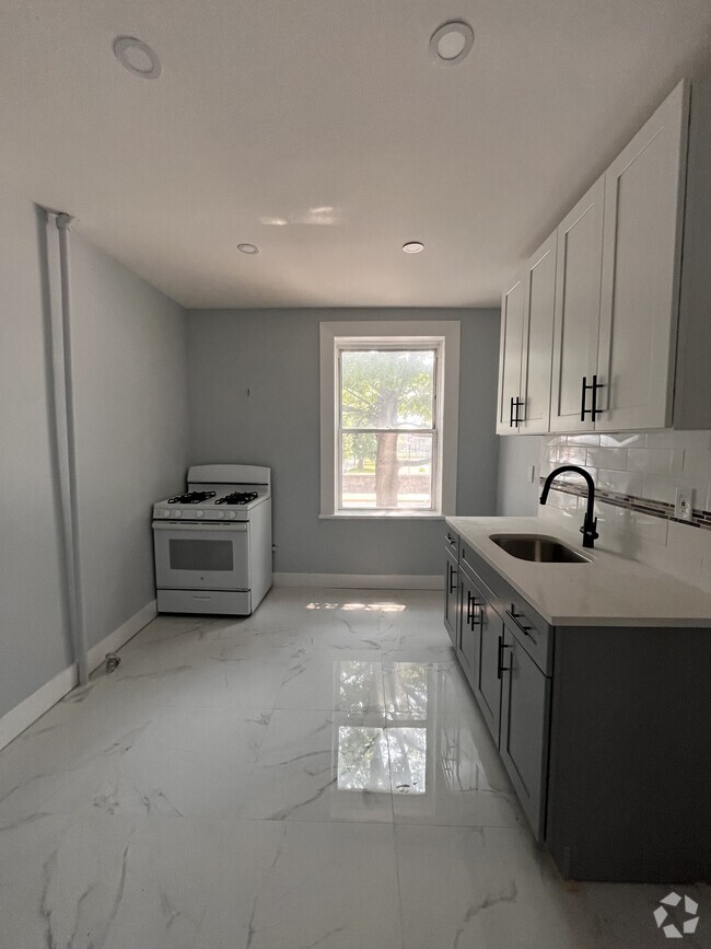 Building Photo - 121 Manhattan Ave Unit 3 Rental