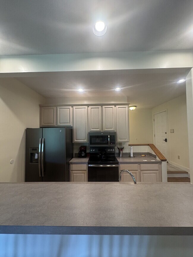 Charming furnished ground level Mountain Condo.