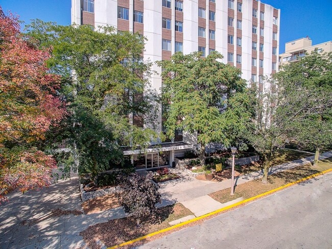 Shorewood East Apartments - Shorewood East Apartments