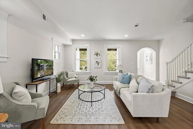 Photo - 614 Stamford Rd