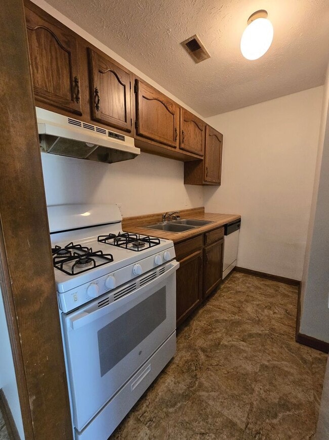 Photo - Thompson Dr Unidad C