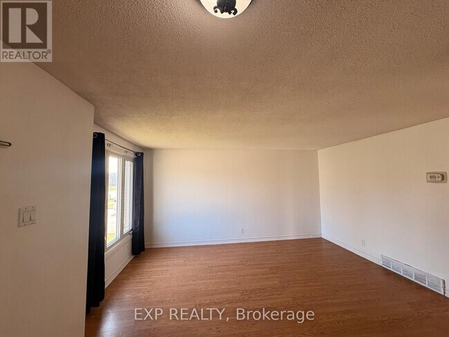 Photo - 106 Hillmer Rd