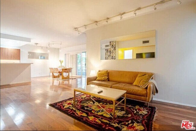 Building Photo - 1131 Alta Loma Rd Unit 217 Rental
