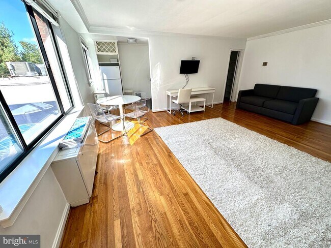 Photo - 5112 MacArthur Blvd NW Unit 201