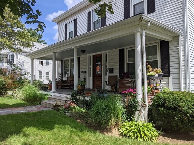 Building Photo - 184 White St Unit 2