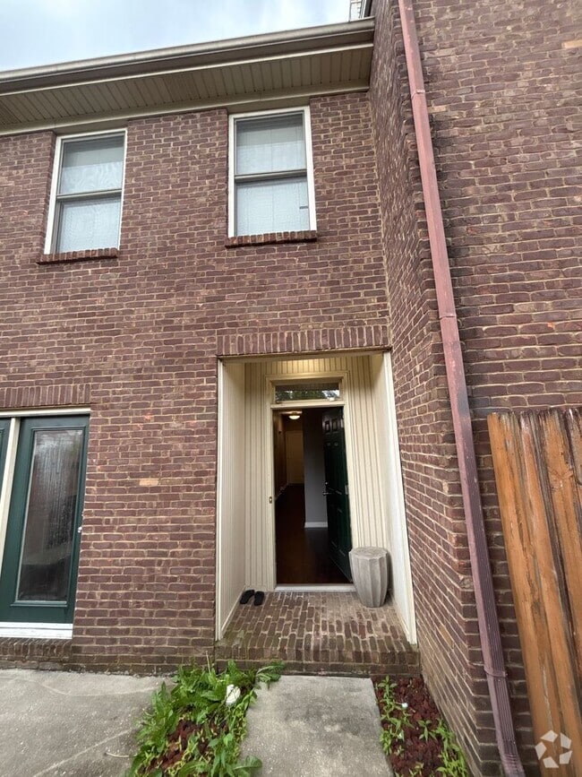 Building Photo - Your Dream Townhome Awaits