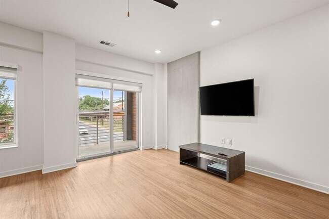 Photo - 4361 S Congress Ave Unidad 204