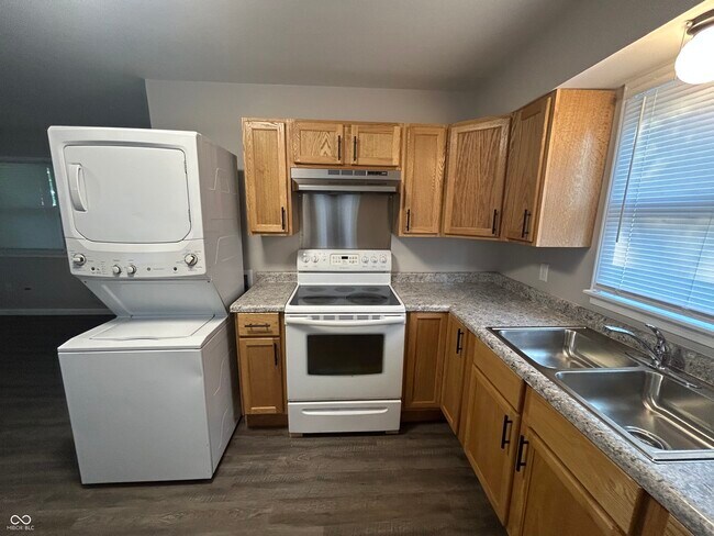 107 E Schott St