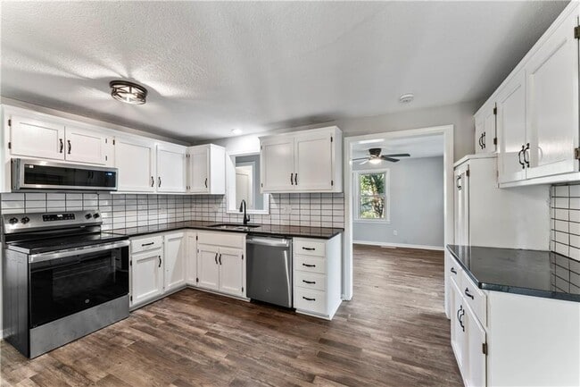 Photo - 7036 Hunter St