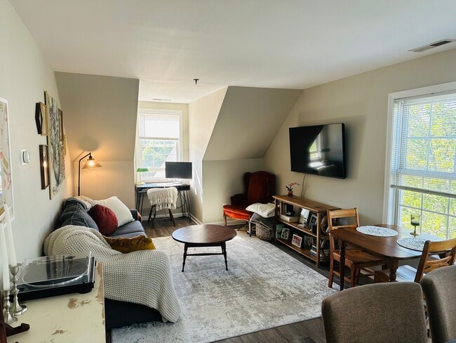 Building Photo - 1 Schooner Ln Unit 1 Bed Downtown Milford Rental